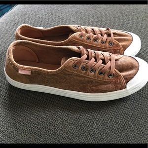 Rocket Dog corduroy slip-on sneakers, size 9